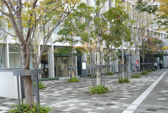 第四回と第五回のヘキサカンファレンスを開催しました『大阪府立大学　I-siteなんば』は大阪南の繁華街の近くに位置しているものの、静かなオフィス街の一角にあります。